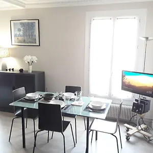 https://apartment-with-car-park-bastille-neighborhood.fr-paris.fr